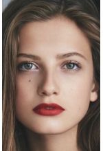 Zoë Pastelle Holthuizen