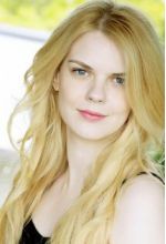 Ayvianna Snow